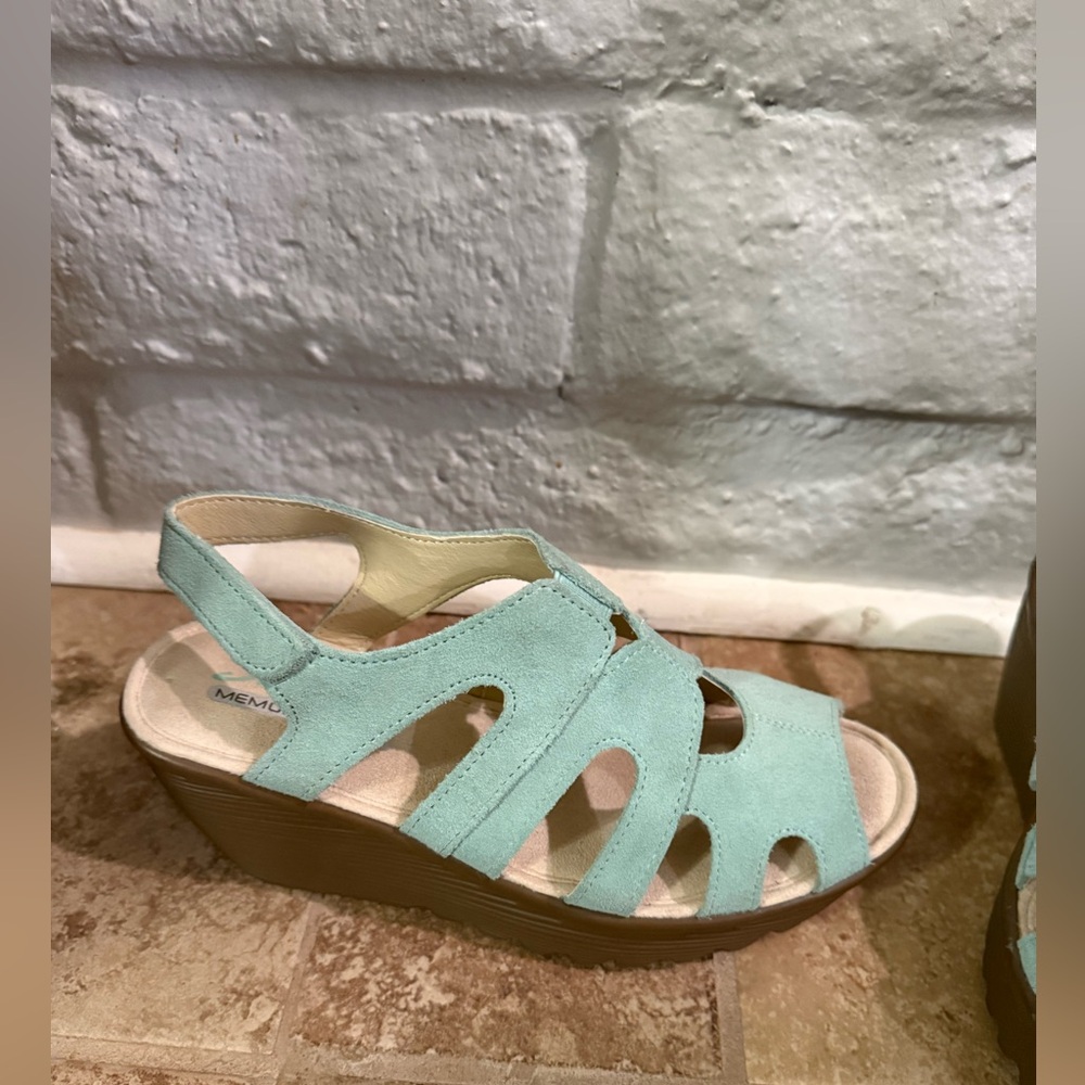 New Skechers parallel stylin suede leather wedge sandals size 5.5 turqoise color - Picture 3 of 9